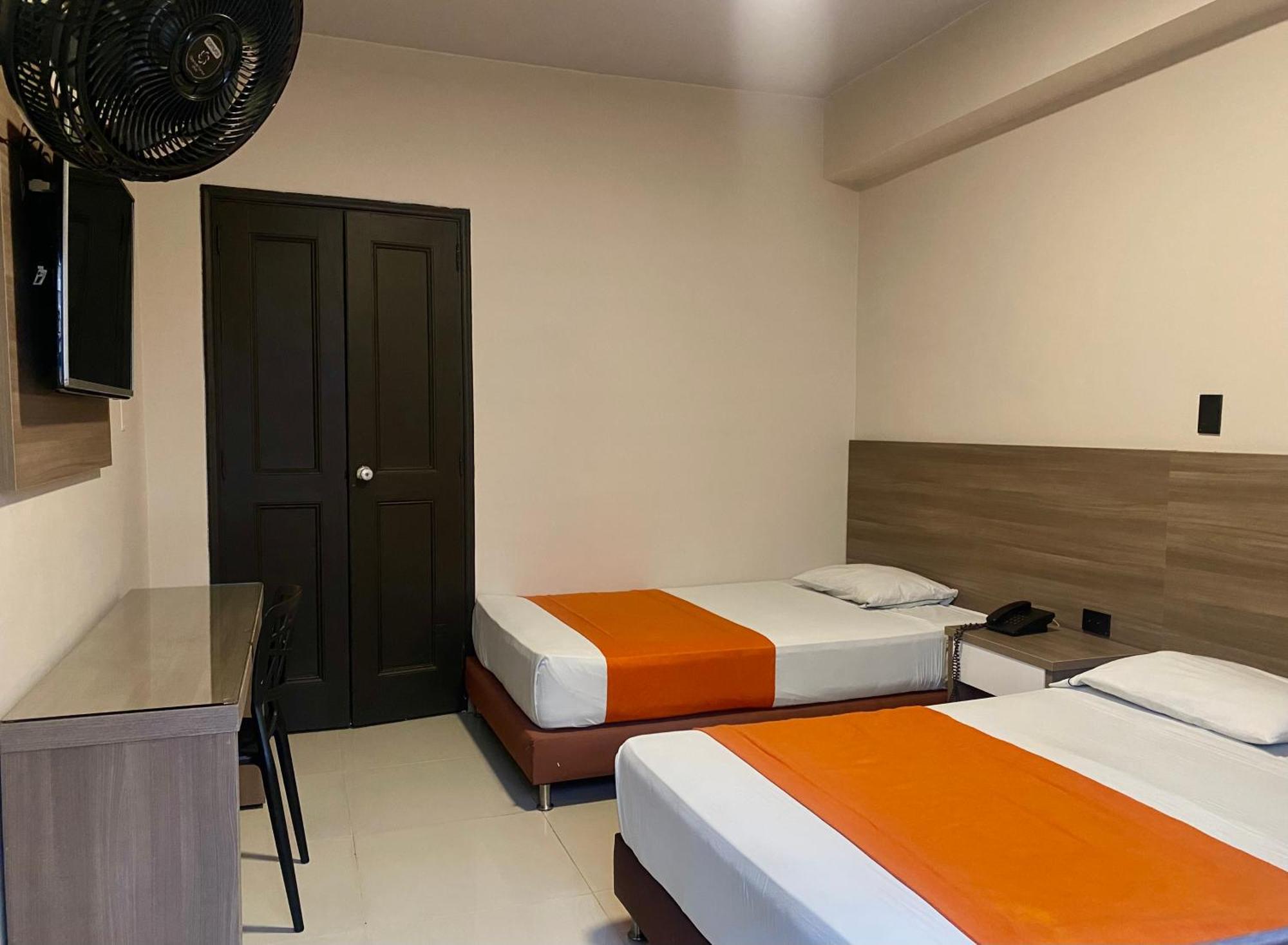 Hotel Latino Medellin Bagian luar foto