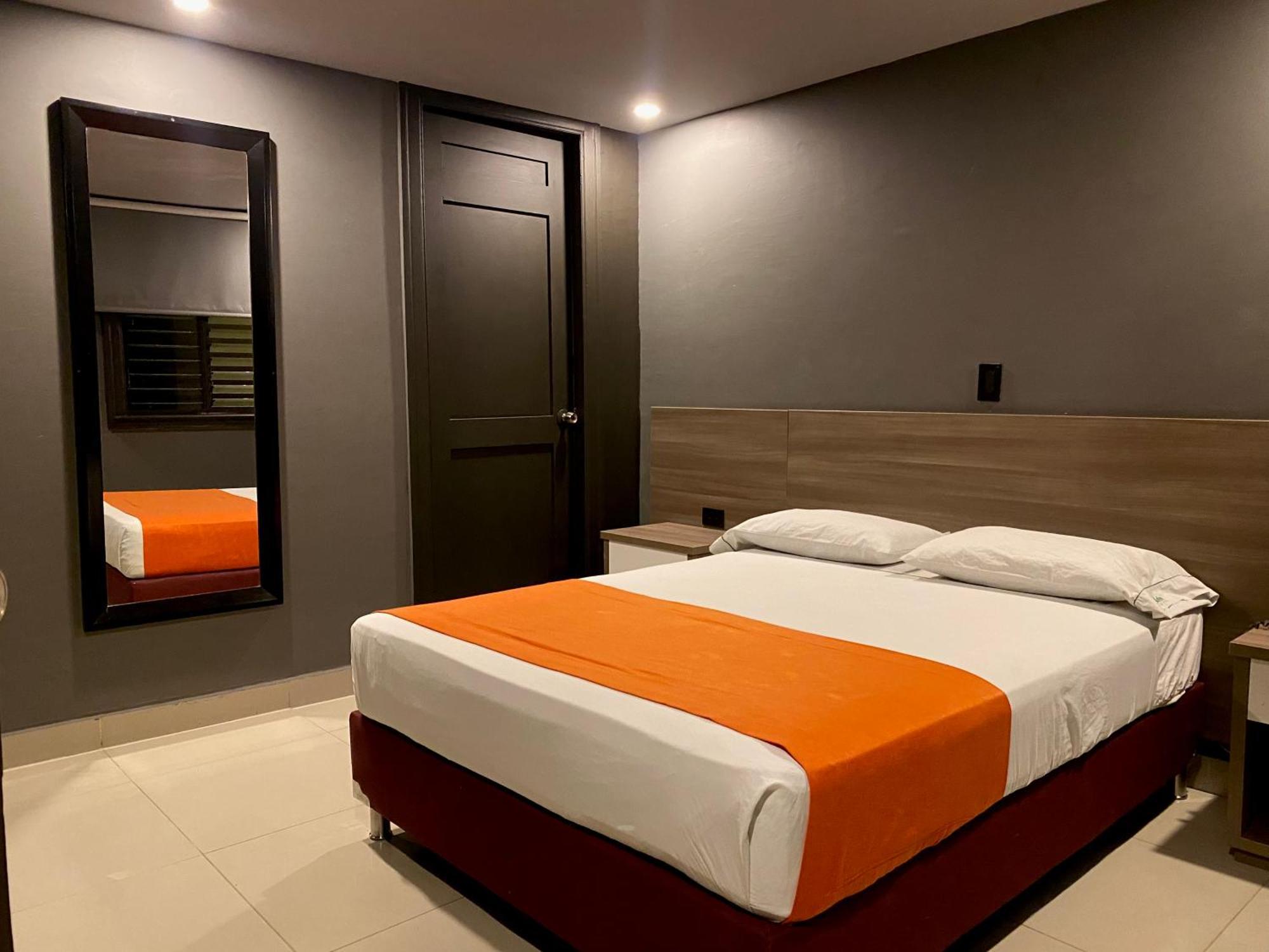 Hotel Latino Medellin Bagian luar foto